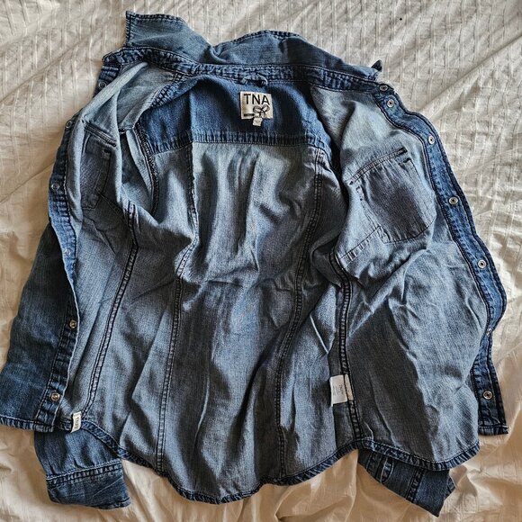 Aritzia TNA Denim Button-up Shirt - Sz S - Picture 3 of 13